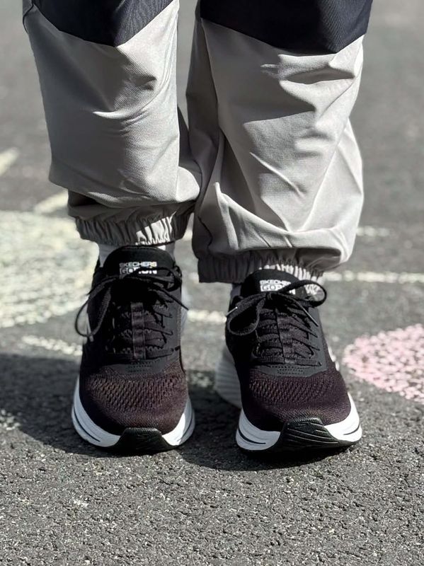 Skechers Slip-ins Max Cushioning Elite Vanish Svart/Hvit Dame